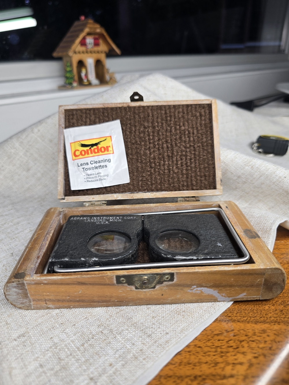 Vintage WWII Abrams CF-8 Stereoscope in Custom Fitted Wooden Storage Box